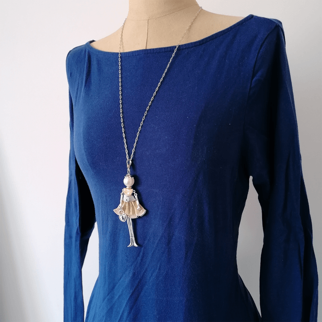 Pendentif poupée