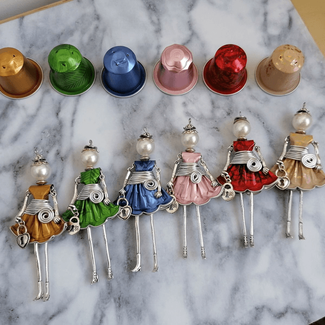 Pendentif poupée